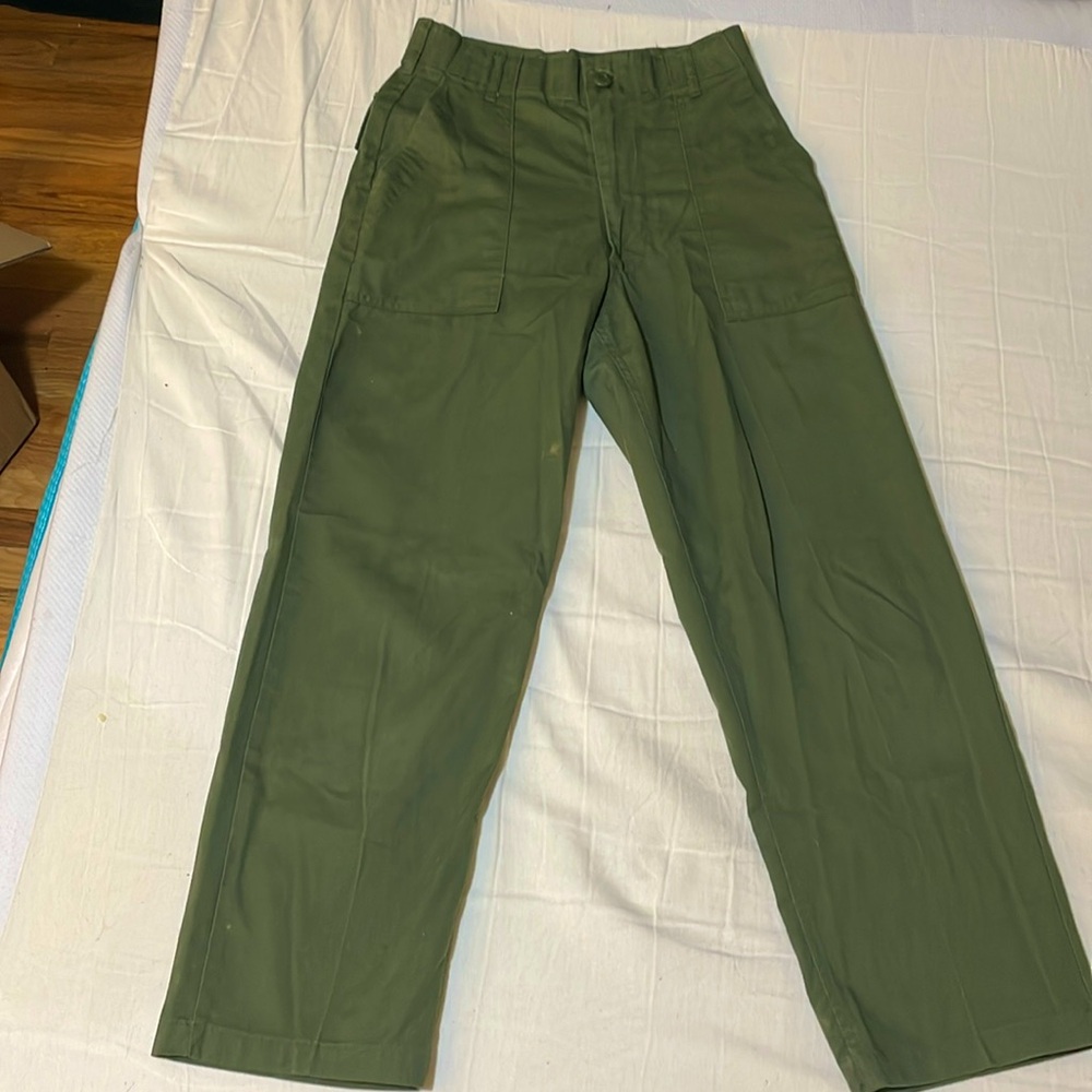 Like NEW, vintage high waisted army green colored pants, slightly flared